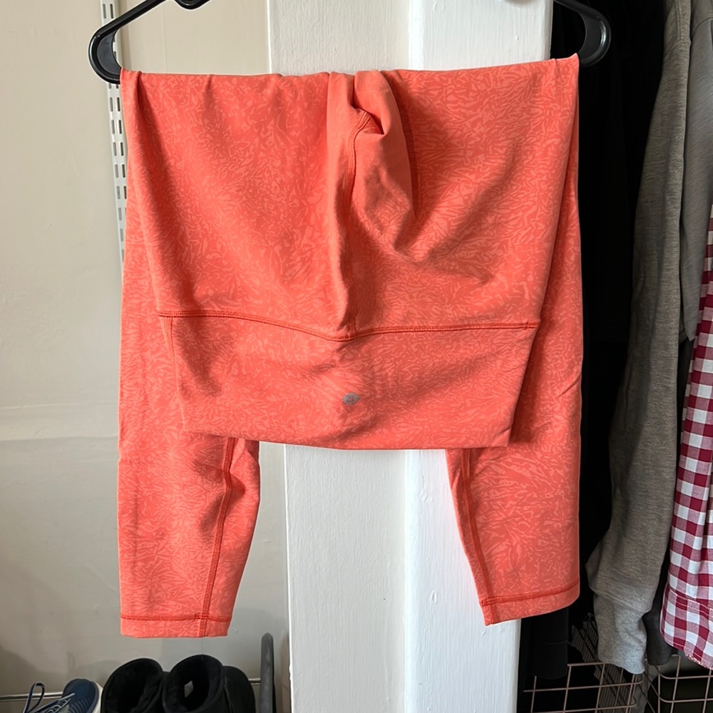 Lululemon WunderTrain Size 6 25” Inseam
